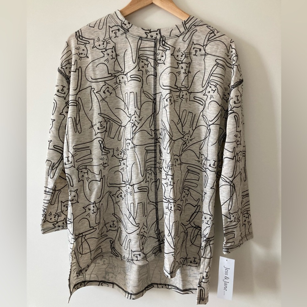 NWT - Jess & Jane “tabby” cat pattern tunic - women’s size M